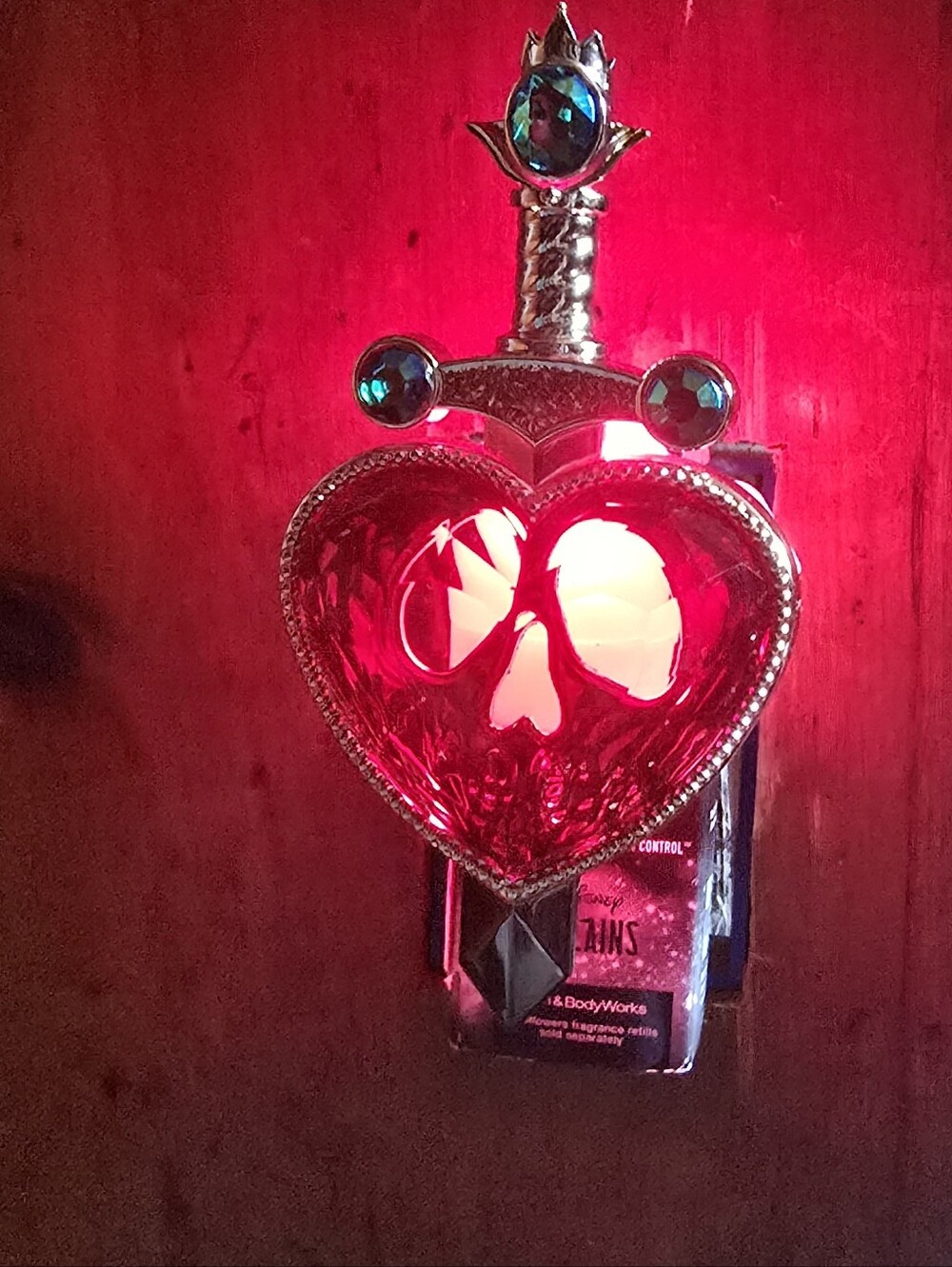 Bath And Body Works Disney Villains Evil Queen Pierced Heart Wallflower